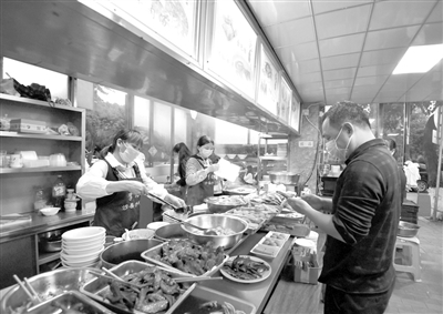 沙县小吃危中寻机：“国民小吃”自救记