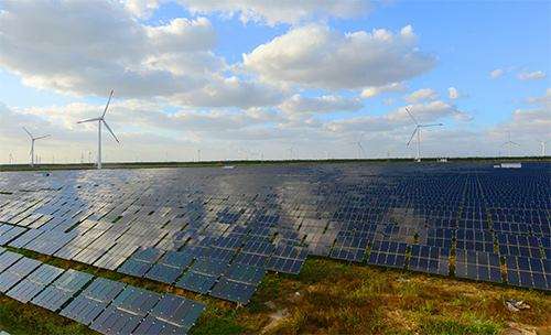 西部“风光”铺开全产业链——新疆新能源产业发展调查