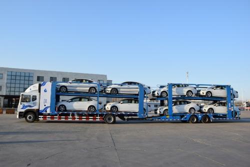 大连自贸片区研发生产出世界首款燃料电池重型轿车运输车