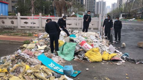临沂城管查获2起偷倒建筑垃圾行为