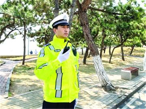 一线交警见证岛城交通文明进步