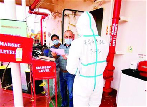 青岛海事法院扣押一外籍船舶