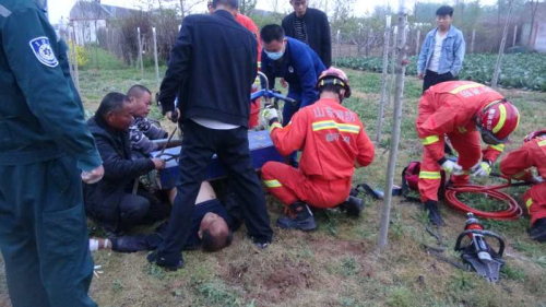 惊险！老农双腿卷入旋耕机 郯城消防紧急救援