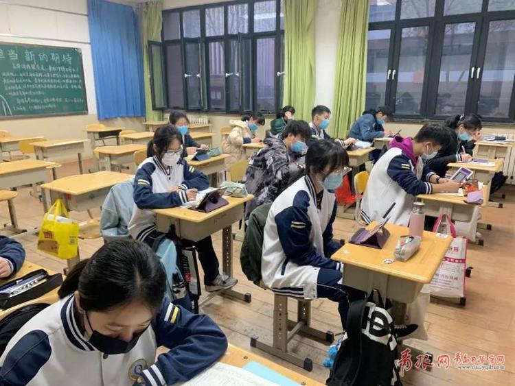 青岛高三复课后迎来首个周末 师生共同