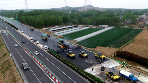 攻坚大干！京沪高速改扩建进入沥青路面施工阶段