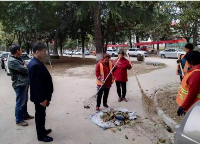 河南省方城县广阳镇：公益岗位清洁环境 贫困群众幸福就业