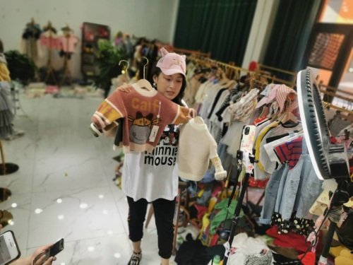 只要你敢转变观念 30岁做主播日售80万元