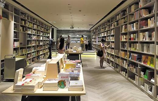 直播卖书，作家因何不敌“顶流”专业主播？