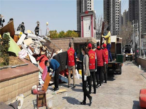 青岛市城市管理局等部门组织开展“洁净家园”集中整治行动