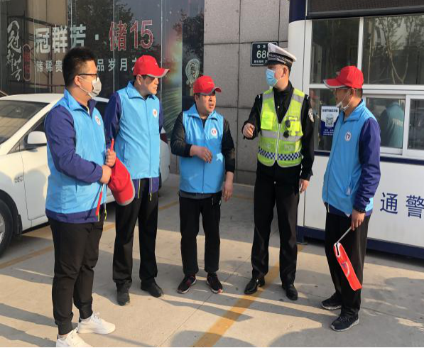 新华保险菏泽中支开展交通秩序维护 公益活动