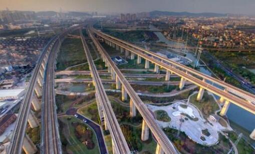 “轨道上的长三角”：打通区域经济大动脉
