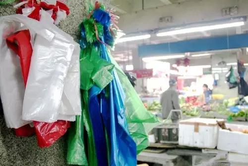 决不能让“伪降解”消解“最严禁塑令”