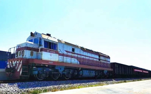 首发！山东港口青岛港董家口港区至西北地区28个粮食集装箱专列出发