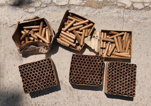 危险！蒙阴拆村老仓库惊现数百雷管