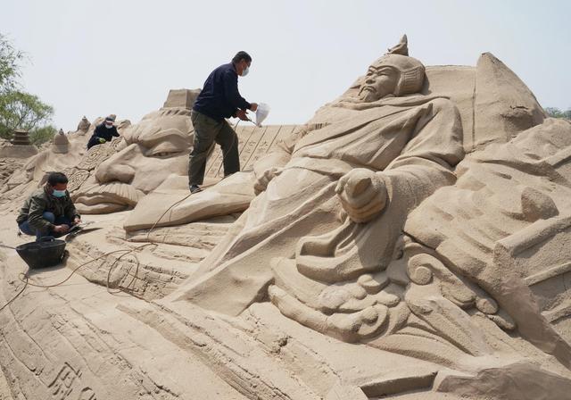 河北秦皇岛：养护沙雕作品待客来