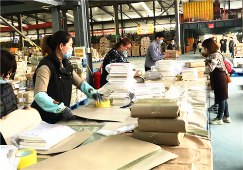 青岛农大同步速递教材到家 助力学子在线学习