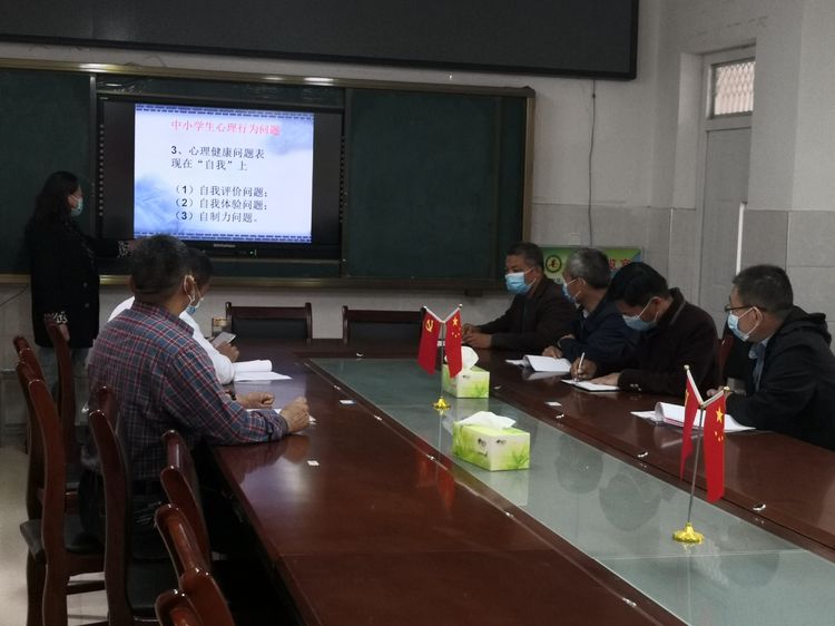 枣庄36中学进行全体班主任心理健康教育专题培训
