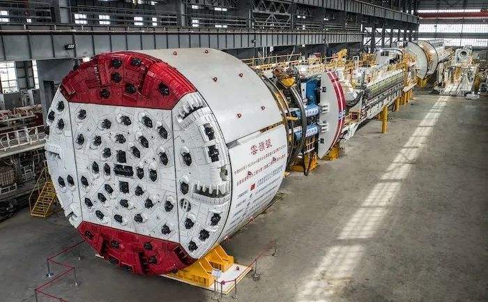 国内最大直径敞开式硬岩掘进机下线