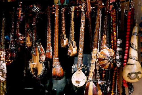 “歌舞之乡”新疆乐器奏响“增收致富曲”