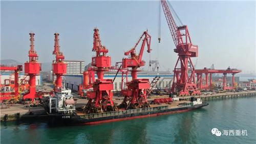战疫发展两不误，青岛西海岸新区海西重机成功交付2台25T-25M带斗门机