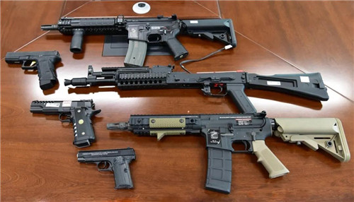 顺藤摸瓜！青岛海关缴获6支走私嫌疑枪支，嫌疑人网上购买零件组装……