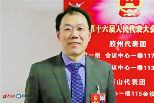 青岛市人大代表孙先亮：加大力度促进民办教育发展