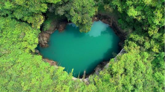 “天坑”之美，存于山水间
