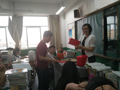 临沂七中政治教师陈彩霞：爱的教育，桃李满园