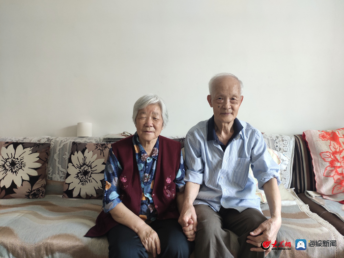 刷屏菏泽人朋友圈的老两口：爱情是珍藏你写的信，是偷偷为你备好的药