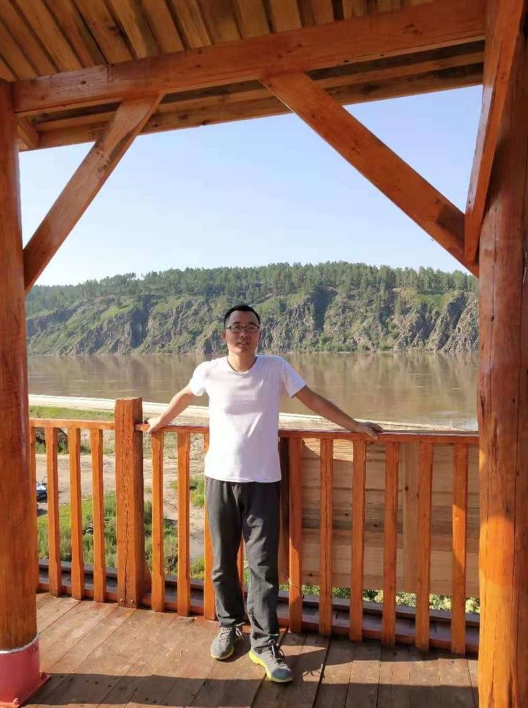 多重身份扛在肩，“疫”线战场显担当——记枣庄二十八中教师李海龙