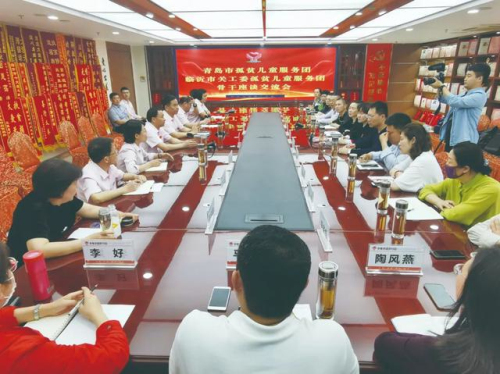 青岛市孤贫儿童志愿者服务团到临沂市关工委孤贫儿童志愿者服务团参观交流