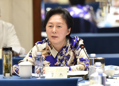 扬沿黄龙头，济南应建国家中心城市