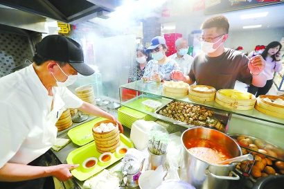 “上海小吃节”火到市民家门口