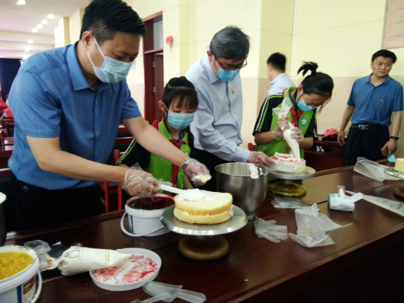 筑梦牵手“六·一”童行