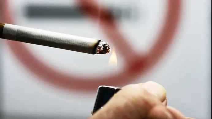 王辰院士：吸烟会平均降低十年寿命，吸烟时间越长问题越突出