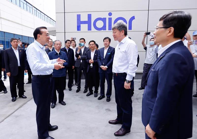 李克强专程考察海尔中德冰箱互联工厂