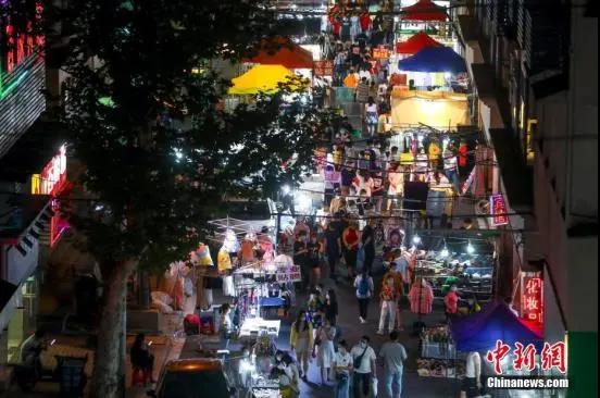 人间烟火味，最抚凡人心！什么才是摆地摊儿的正确方式？