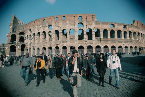 开放旅游，欧洲左右为难