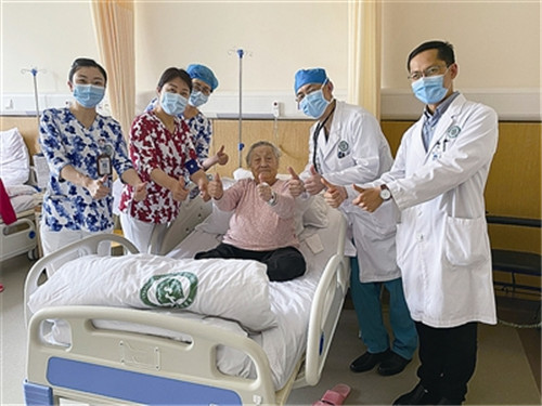 市立医院成功救治97岁急性心梗患者