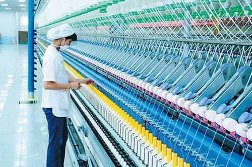 口罩防护服成重要支撑 前四月我国纺服类贸易出口表现如何？