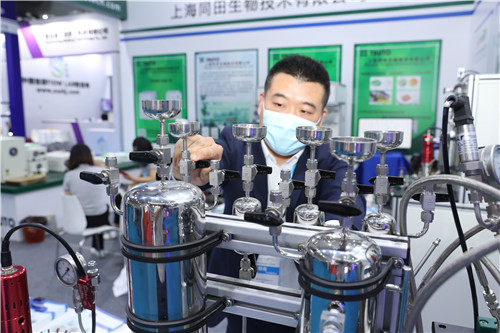 第84届中国国际医药原料药、中间体、包装、设备交易会在青岛西海岸新区开幕