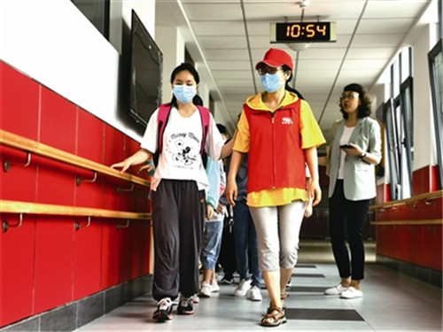 盲校搬入“新家”：墙角都是圆的 