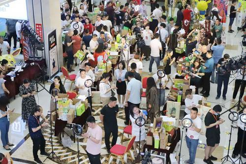 30余位网红现场带货415万 首届“网红直播带货PK大赛”圆满结束