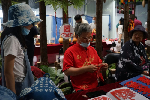 临沂首届非遗购物节启动 发10万惠民季定向消费券