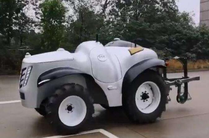 中国首台5G+氢燃料电动拖拉机发布