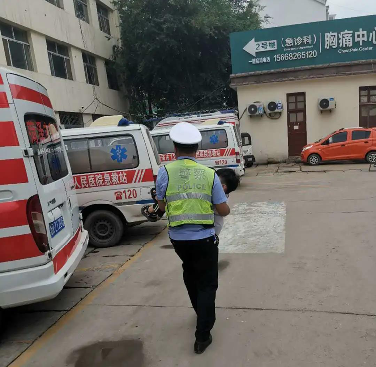 警方与时间赛跑，爱心护航