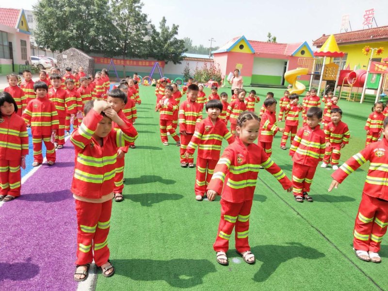 安全重于泰山——我是小小消防员枣庄市山亭区店子镇中心幼儿园消防演练活