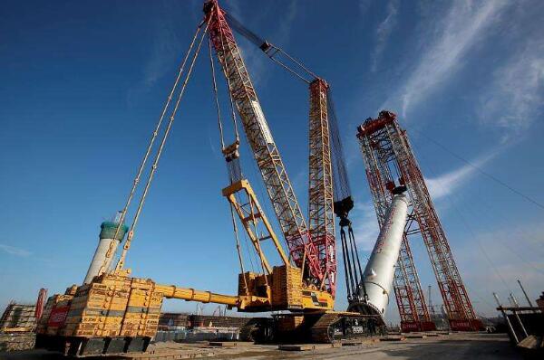 中国石化刷新国内最重单台设备整体吊装纪录