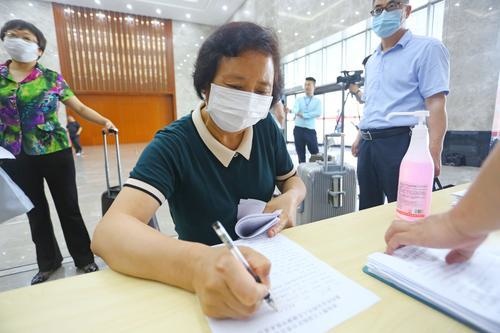 聚焦临沂两会| 政协委员报到首日提交提案453份