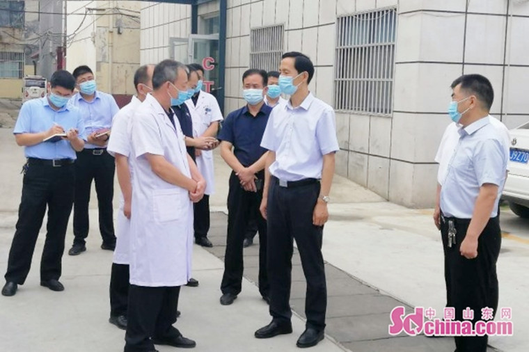 张伦到鄄城县第二人民医院调研疫情防控工作